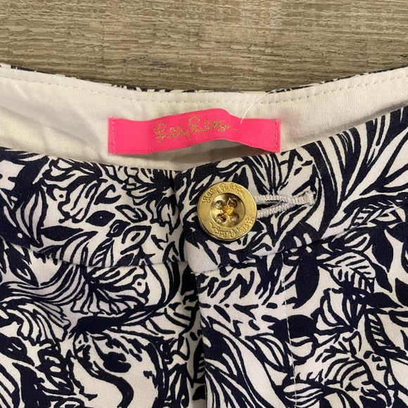 Lilly Pulitzer Navy and White Scalloped Shorts - Picture 3 of 7